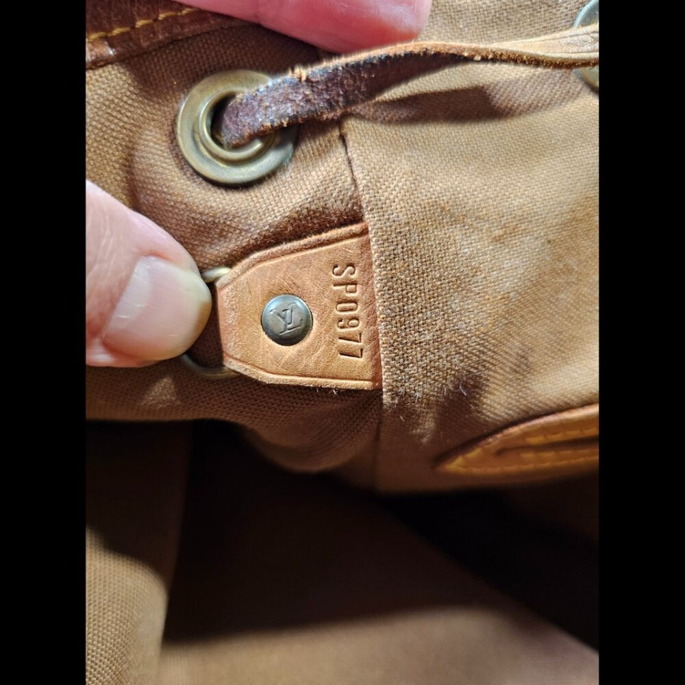 Louis Vuitton Vintage Montsouris Backpack Monogram Canvas MM - Picture 3 of 10